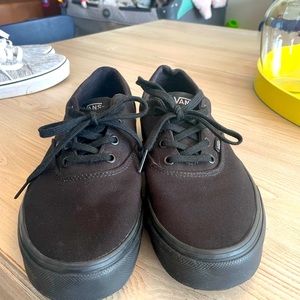 Barely worn all black classic women’s vans Doheny sneakers